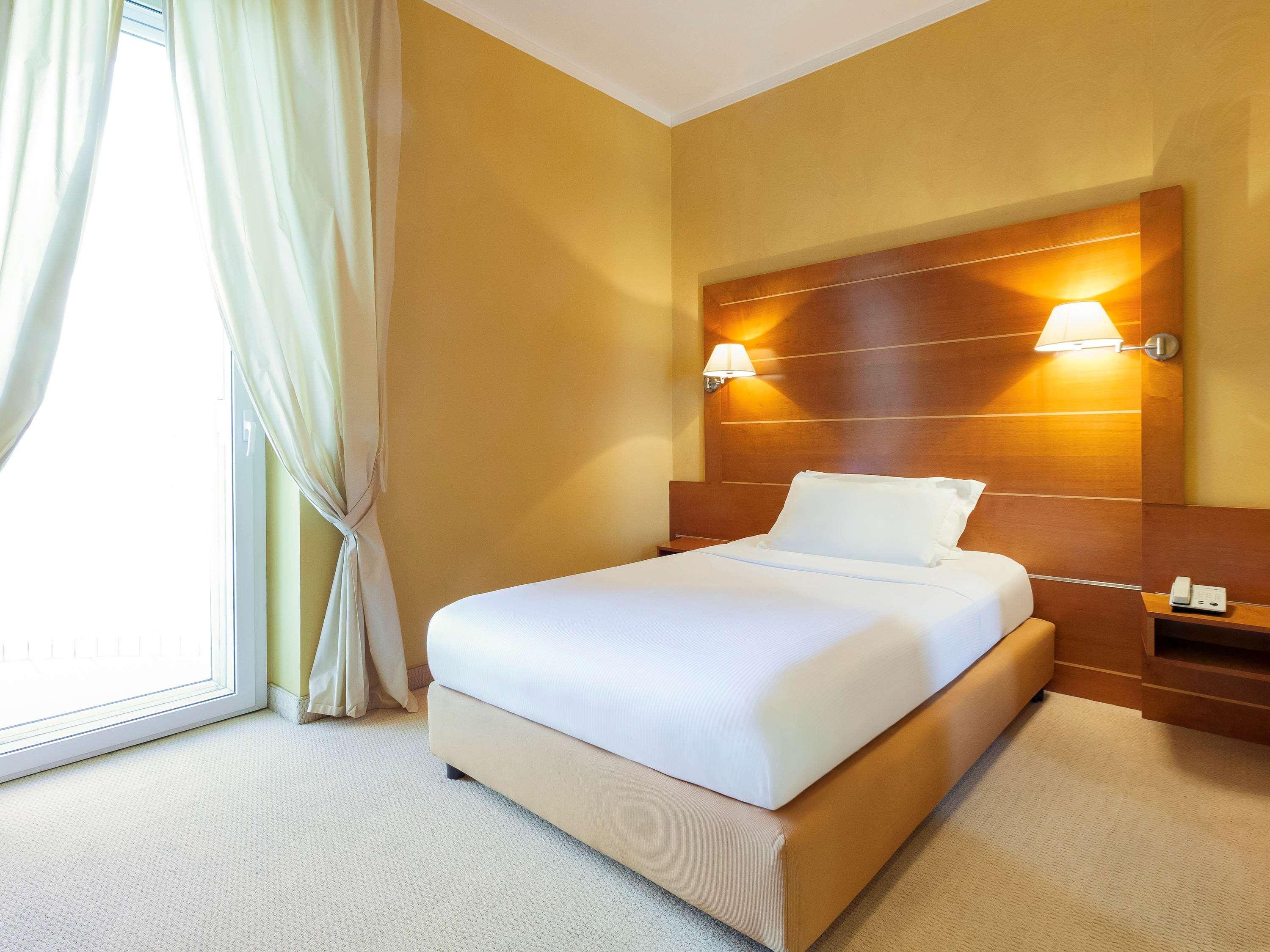 Отель Ibis Styles Bari Джовинаццо Экстерьер фото