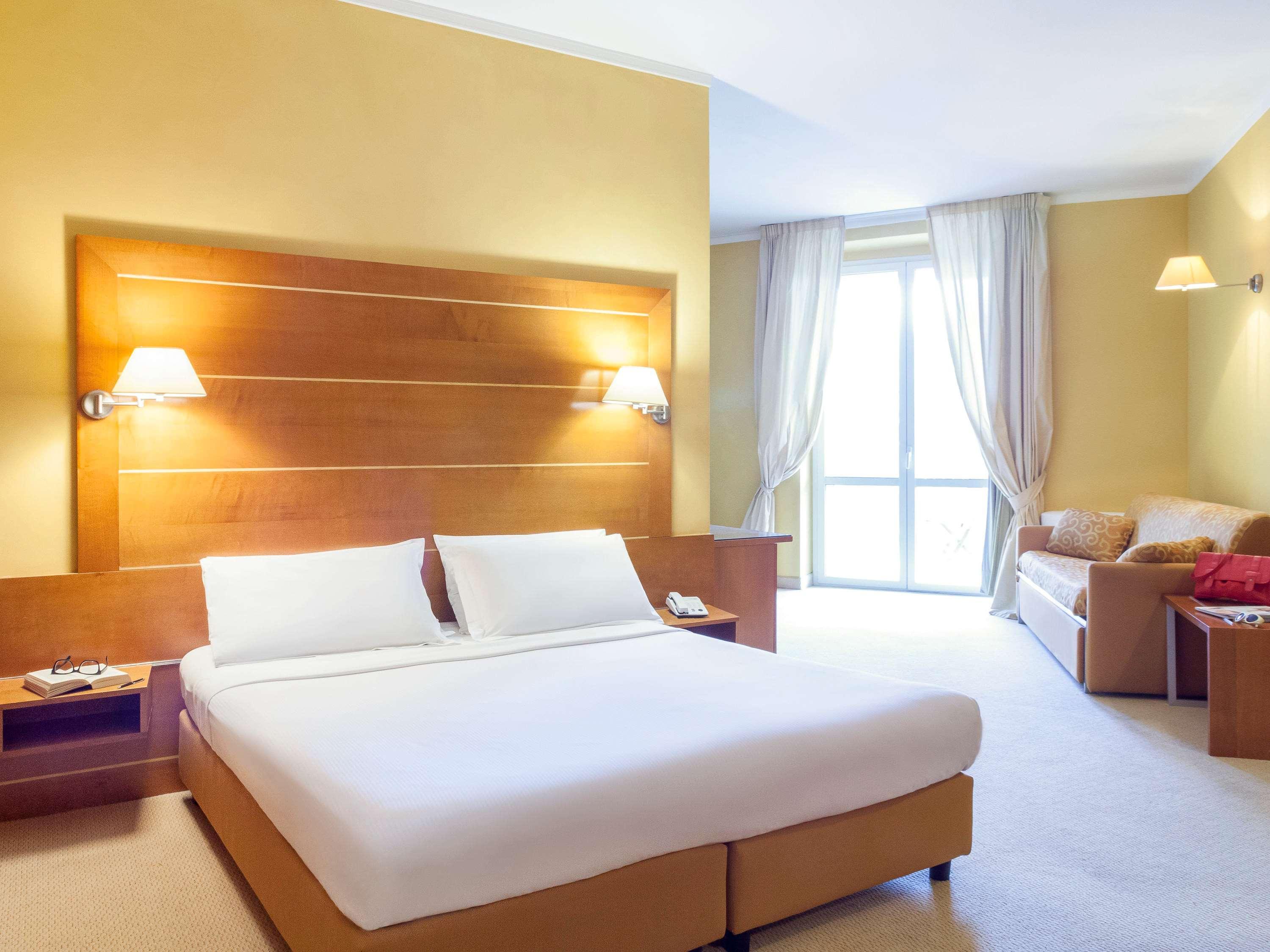 Отель Ibis Styles Bari Джовинаццо Экстерьер фото