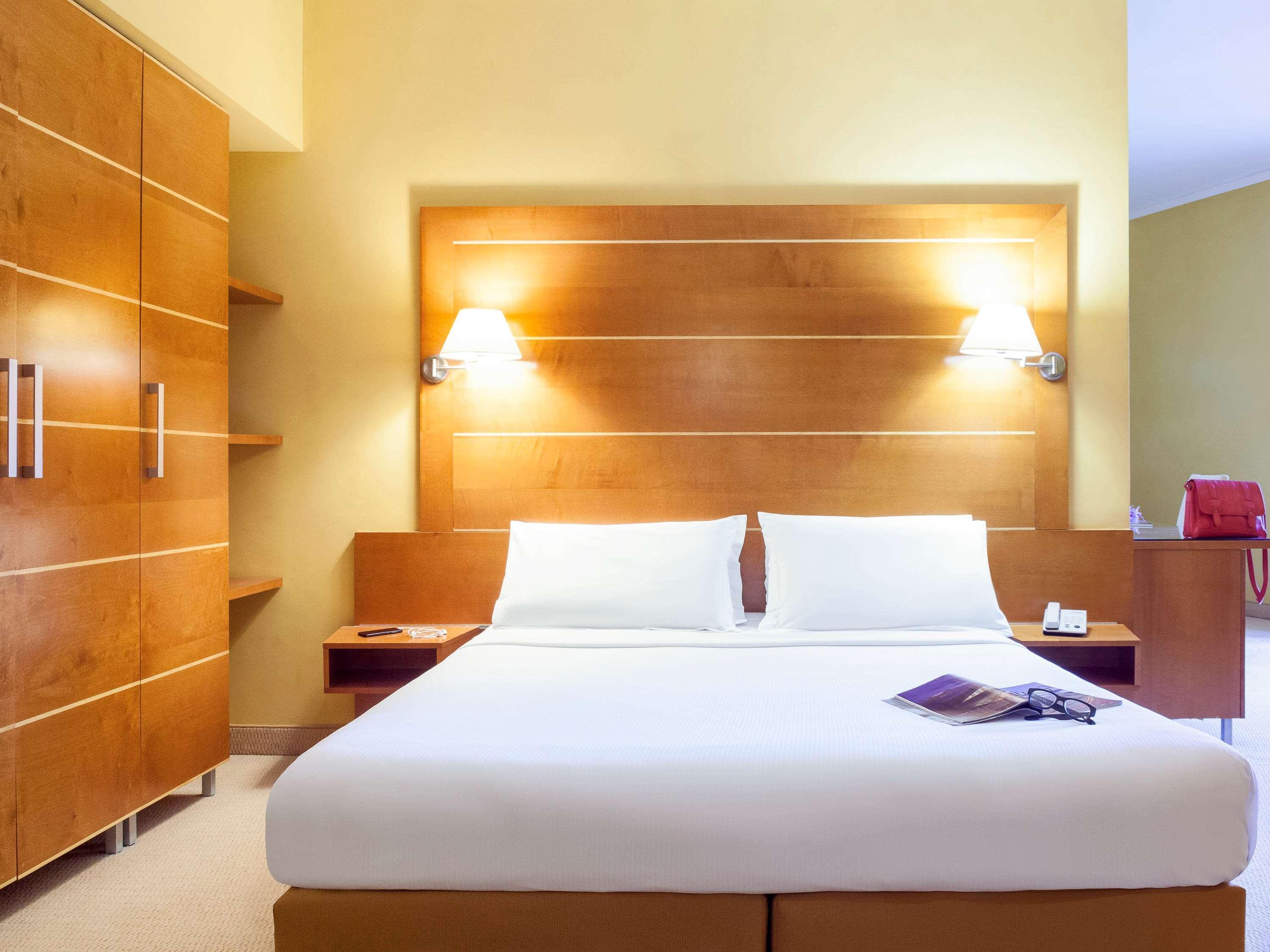 Отель Ibis Styles Bari Джовинаццо Экстерьер фото