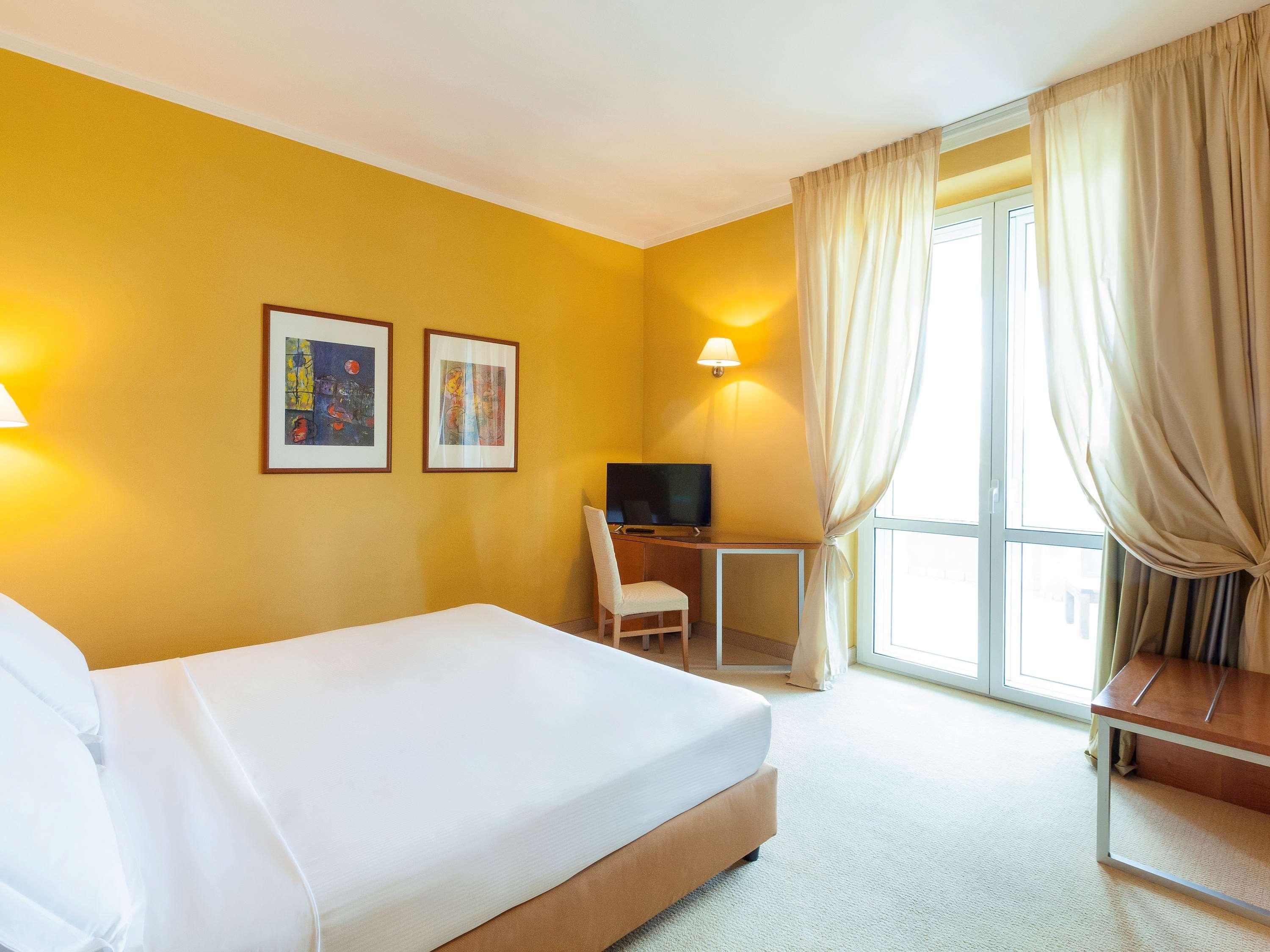 Отель Ibis Styles Bari Джовинаццо Экстерьер фото