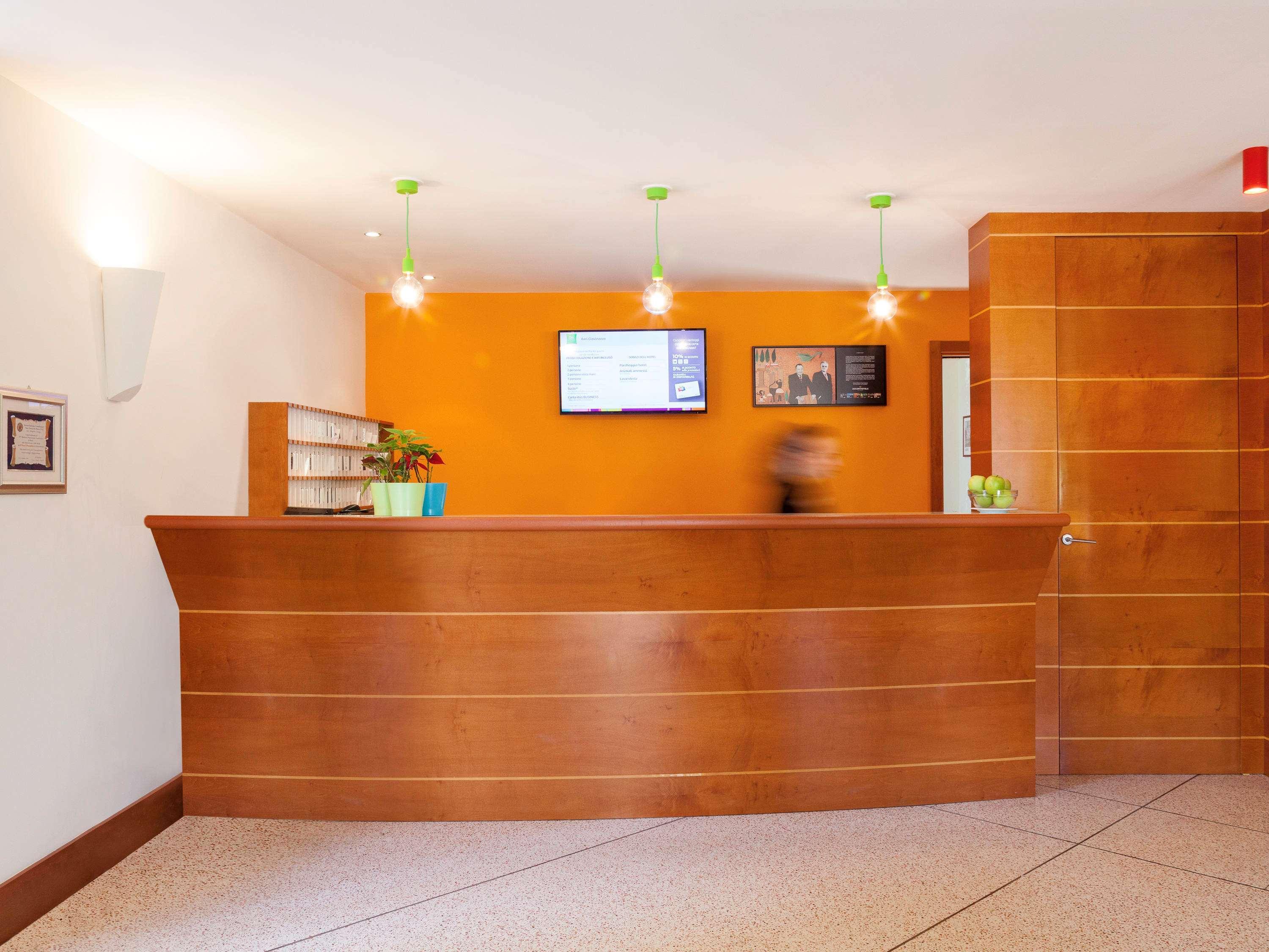 Отель Ibis Styles Bari Джовинаццо Экстерьер фото