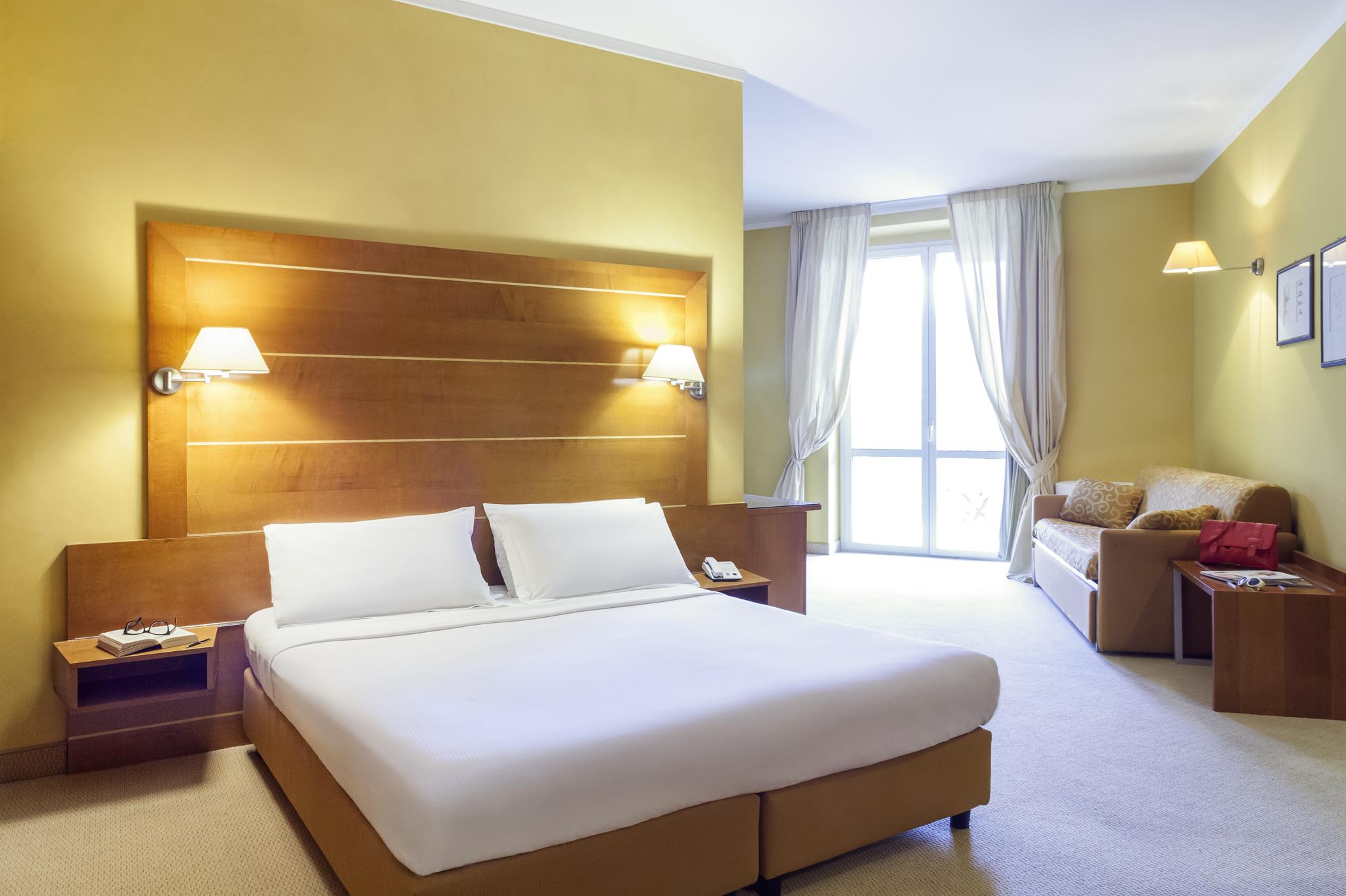 Отель Ibis Styles Bari Джовинаццо Экстерьер фото