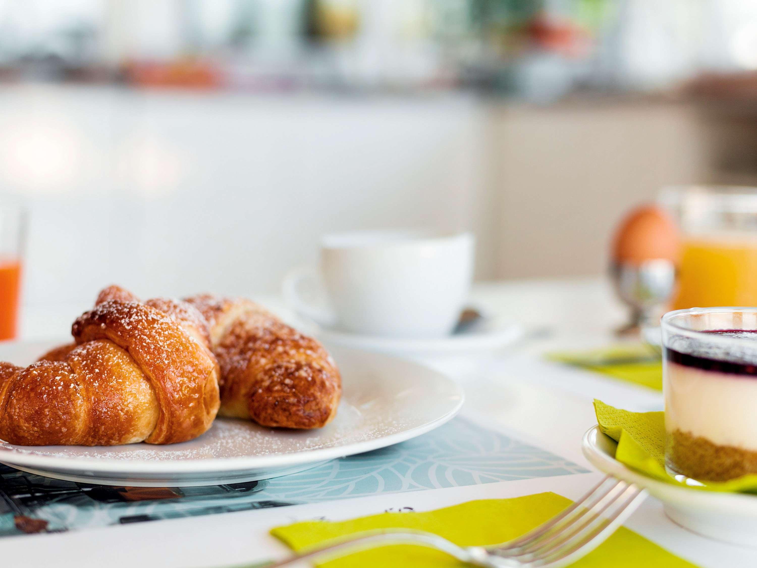 Отель Ibis Styles Bari Джовинаццо Экстерьер фото