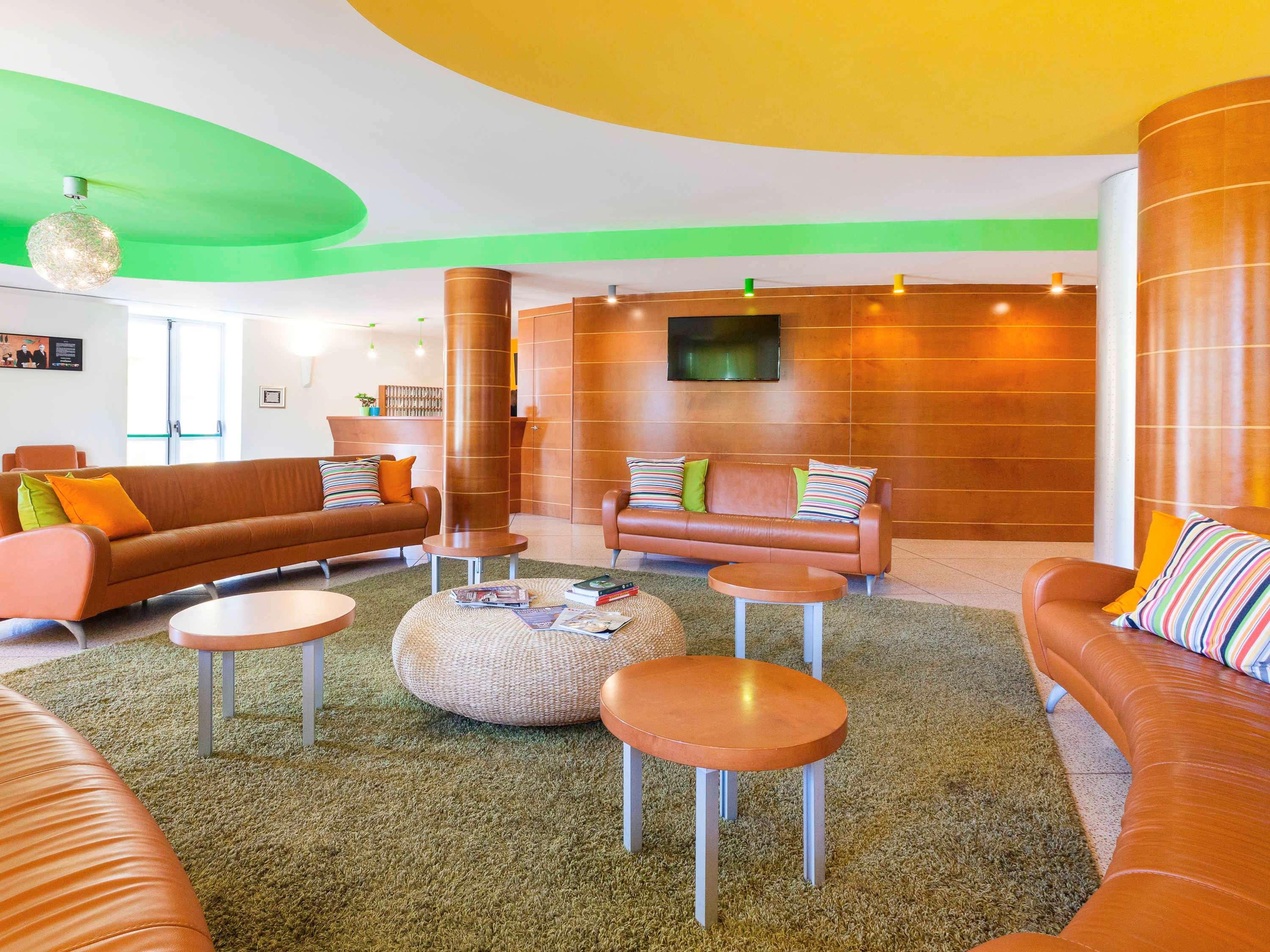 Отель Ibis Styles Bari Джовинаццо Экстерьер фото