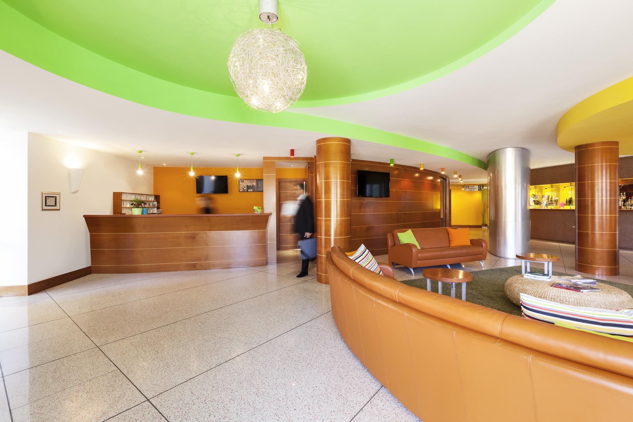 Отель Ibis Styles Bari Джовинаццо Экстерьер фото