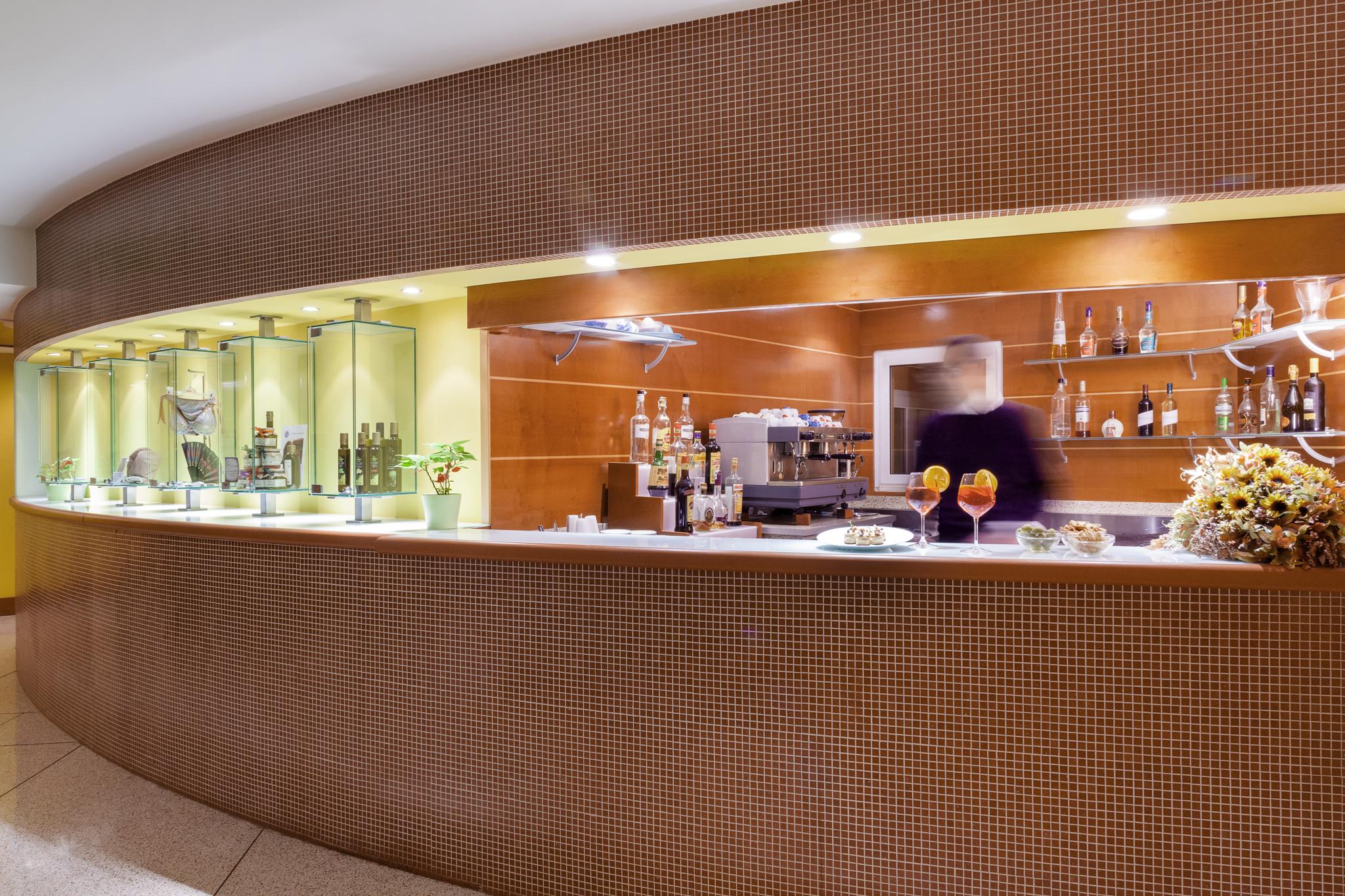 Отель Ibis Styles Bari Джовинаццо Экстерьер фото