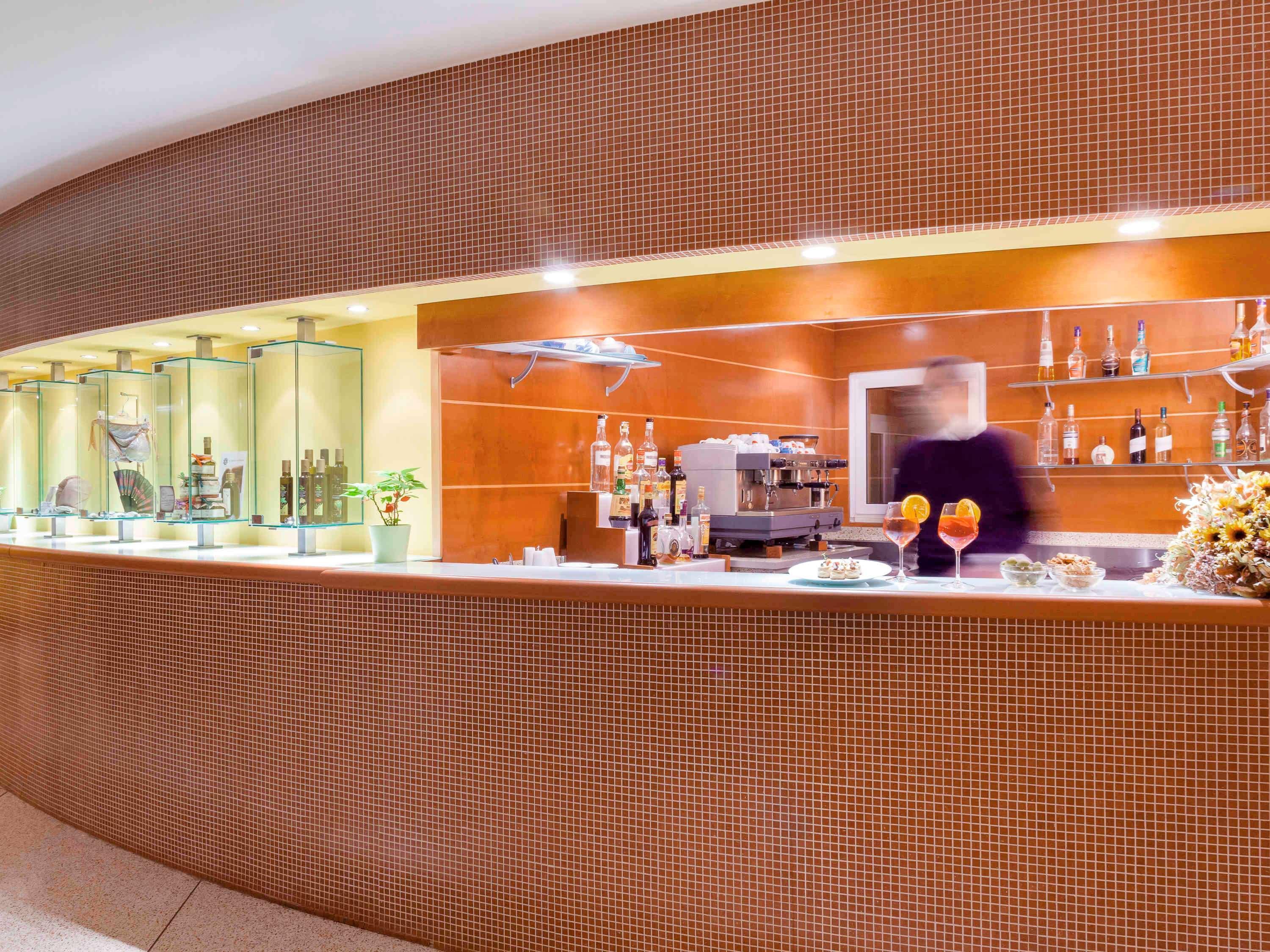 Отель Ibis Styles Bari Джовинаццо Экстерьер фото