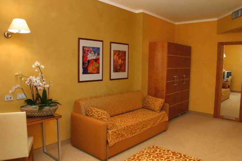 Отель Ibis Styles Bari Джовинаццо Экстерьер фото