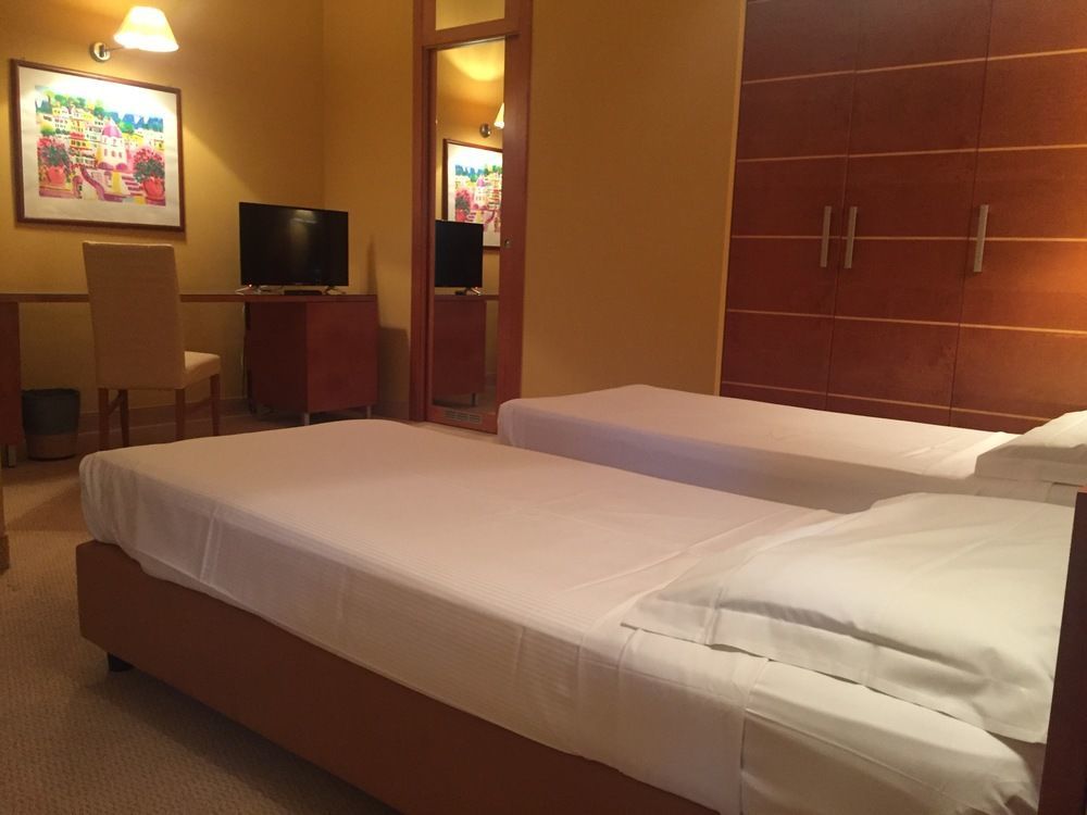 Отель Ibis Styles Bari Джовинаццо Экстерьер фото