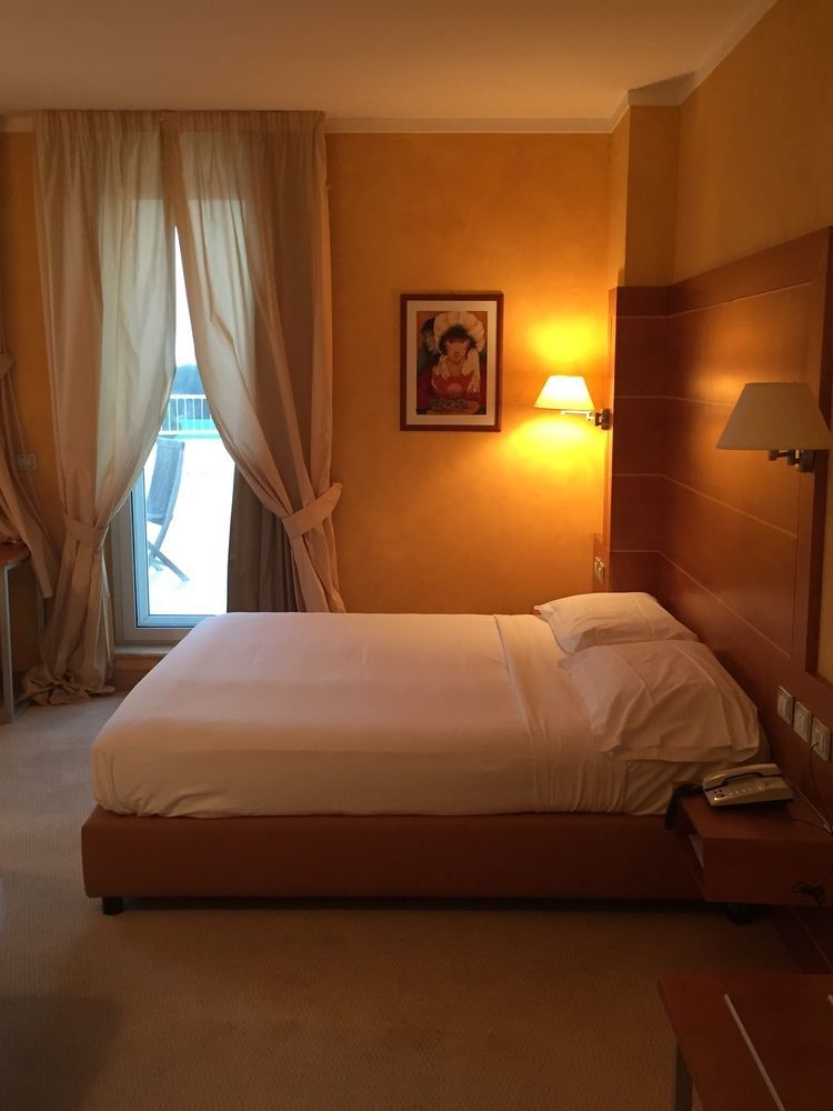 Отель Ibis Styles Bari Джовинаццо Экстерьер фото