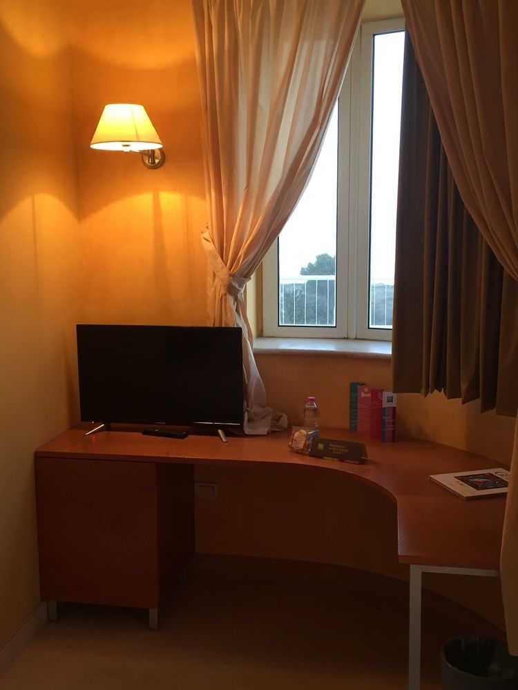 Отель Ibis Styles Bari Джовинаццо Экстерьер фото