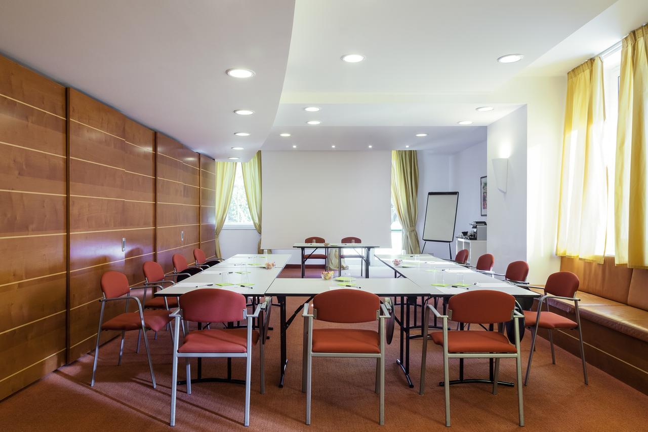 Отель Ibis Styles Bari Джовинаццо Экстерьер фото